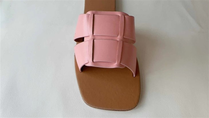 Pink PU leather fashion slippers details factory